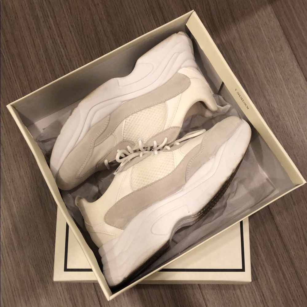 Pump sneakers